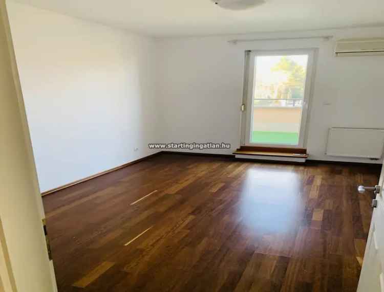 Kiadó Penthouse Lakás Budapest XI Kerületben 75nm 3 Szoba