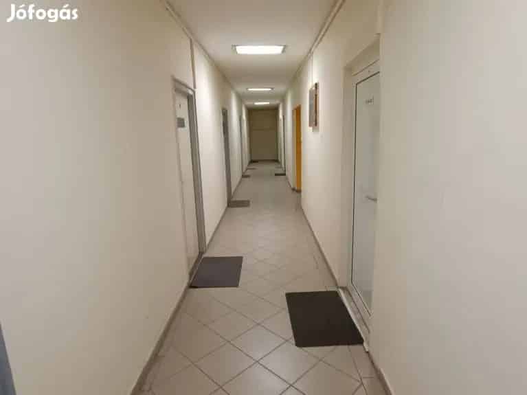 Zichy ligetnel elado 13 m2-es iroda Szekcsfehervaron