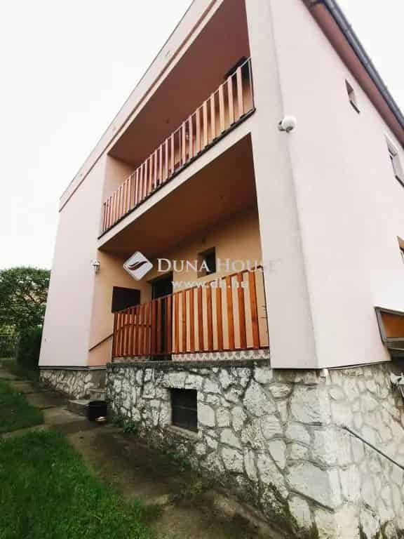120m2-es Ikerház Dunaalmáson - 3 Szoba Pince Terasz