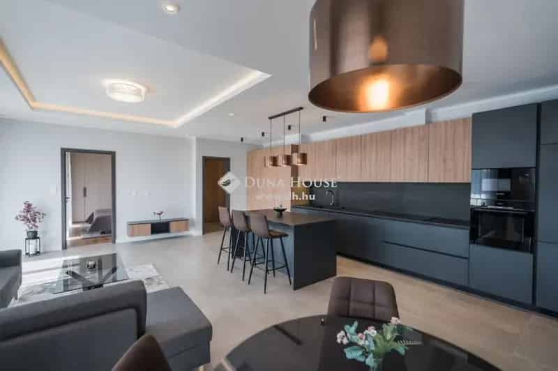 Balatonlellei Penthouse Lakás Eladó - Strandközelben