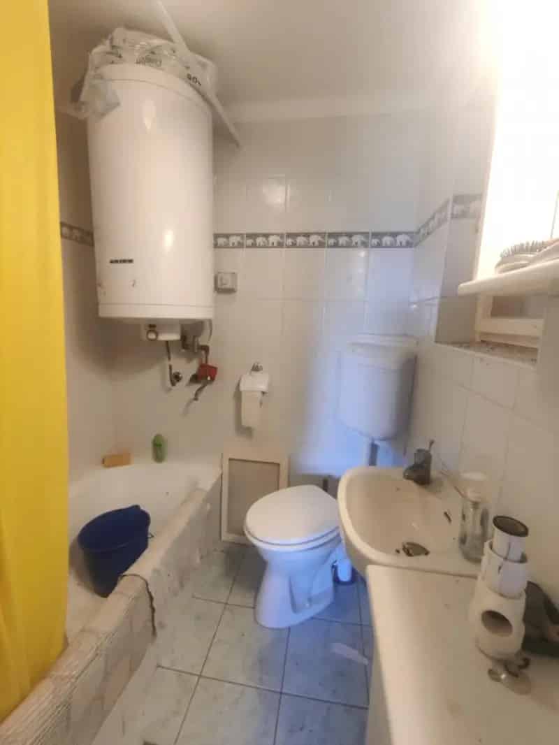 Panorámás telek Esztergomban házikóval eladó