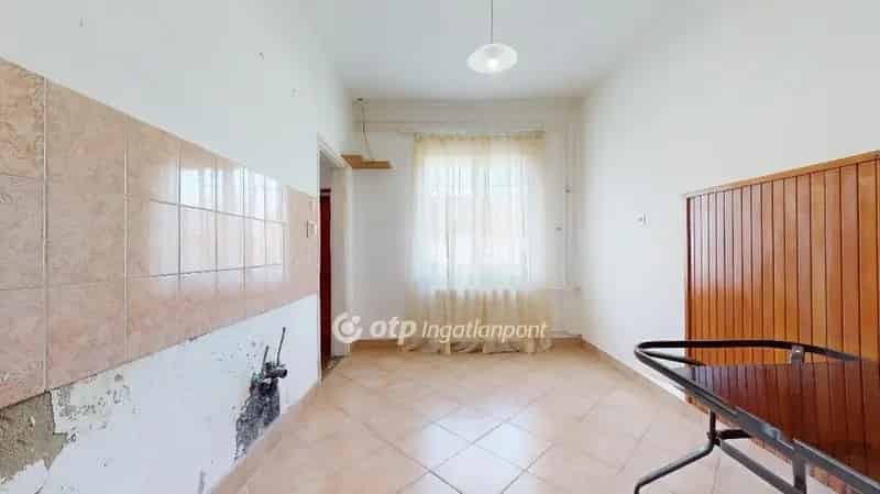 Jászberényi 3 szobás családi ház eladó 724m2-es telken