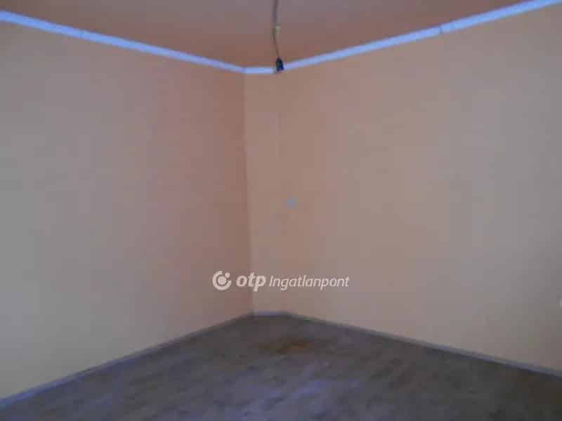 Ózd 554nm-es telken 125nm-es felújítandó családi ház