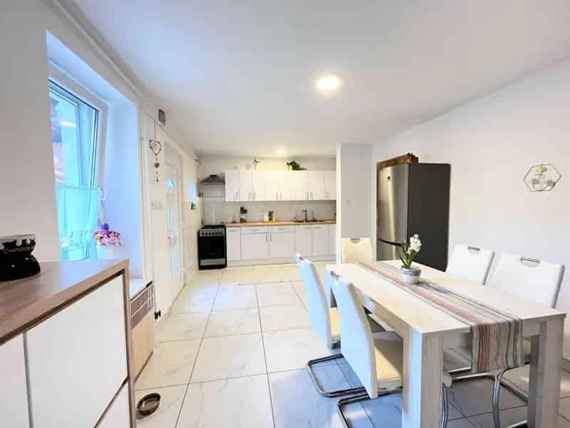 Felújított családi ház Balatonkenesén, masszázsmedence és apartman