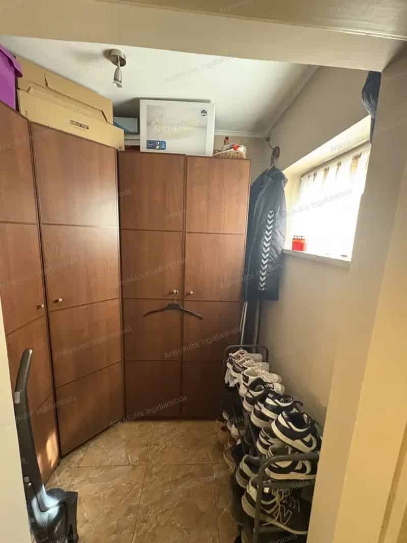 Gyulai 72nm-es felujitott társasház 60nm-es udvarral eladó