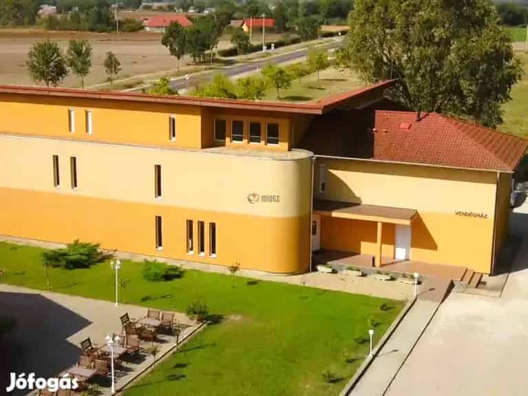 Jól működő étterem panzió eladó Domaszéken