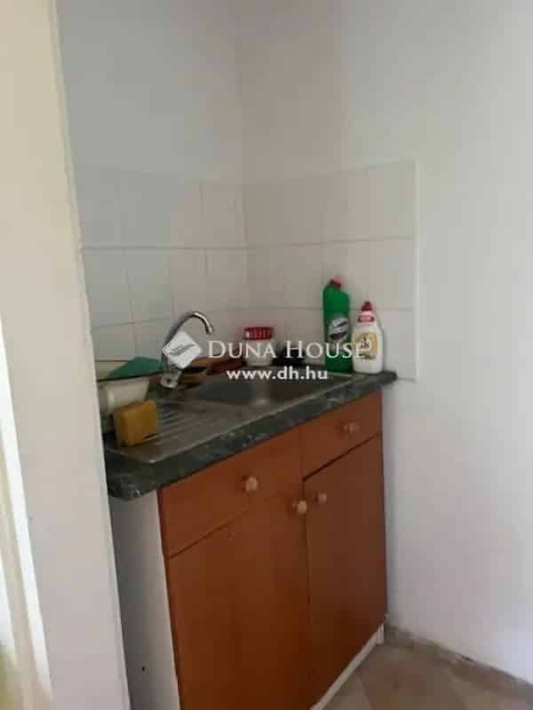 Komlón eladó 2932 m2-es zártkerti ingatlan 60 m2-es házzal