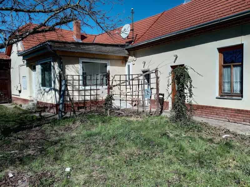 Családi ház eladó Ikerváron 91m2 + 80m2