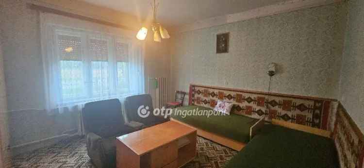 Bogyoszló 114 6nm-es felújítandó családi ház 5071nm-es telken eladó