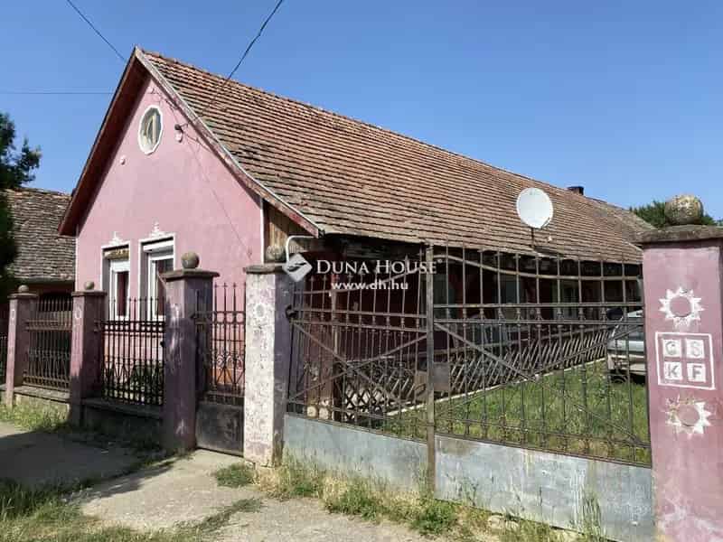 96nm-es 3 szobás családi ház eladó Tésenyben