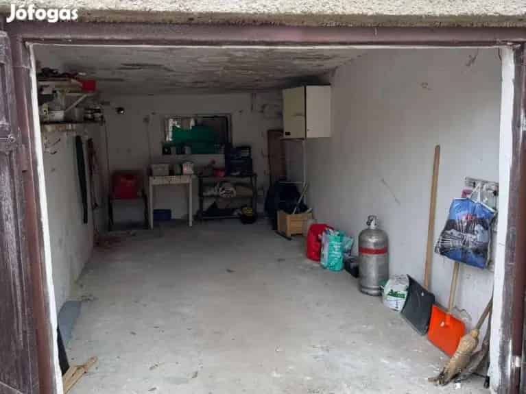17 m2-es Garázs Eladó Várpalota Készenléti Lakótelep