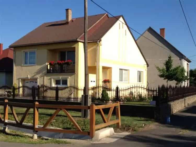 Eladó ház Szerencsen 120m2 3 szoba 2 fürdőszoba garázs terasz