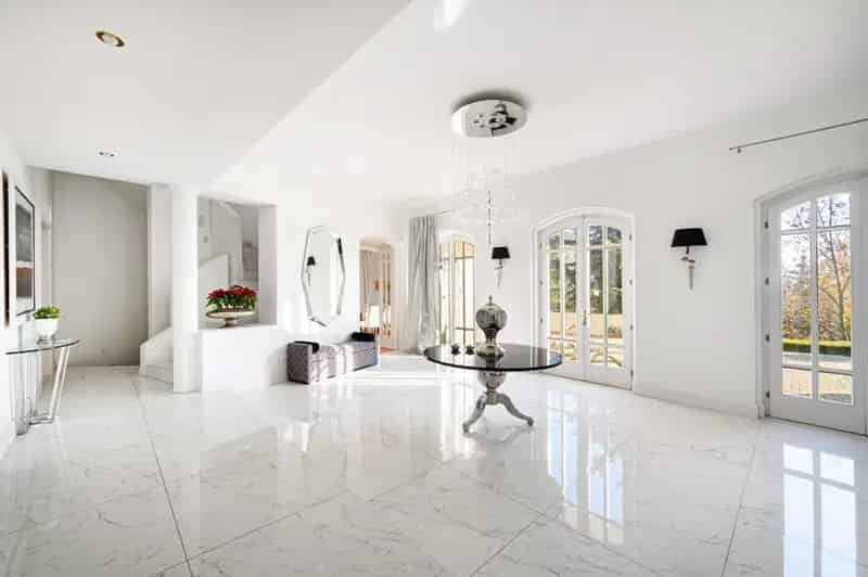 Elegáns 8 szobás villa Solymáron eladó
