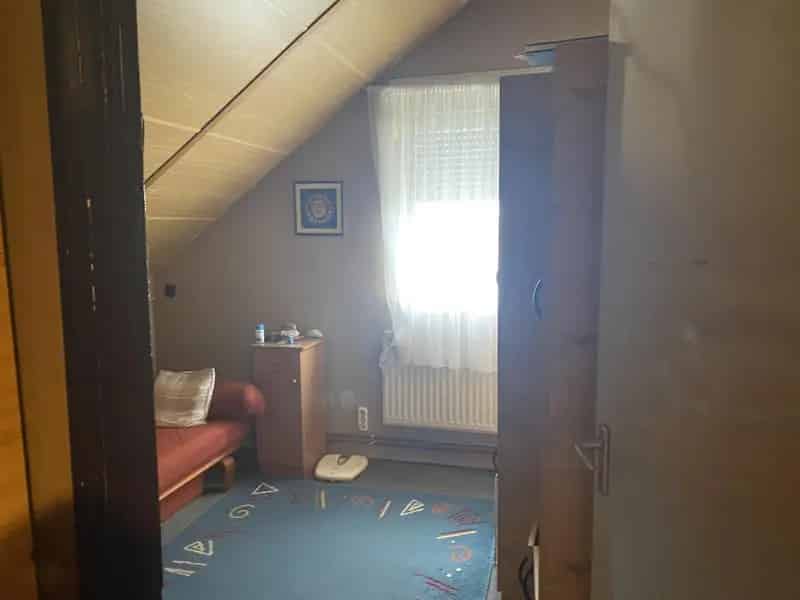 Esztergom 5 szobás családi ház eladó műhellyel