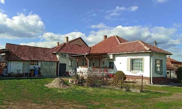 Jászfényszaru 99 nm-es kétlakásos családi ház eladó