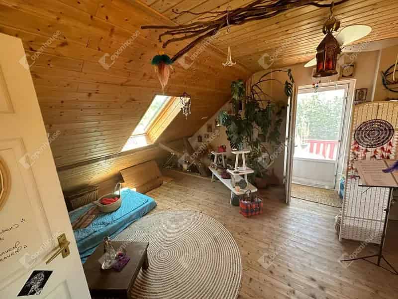 Fehértói családi ház kiadó - 7 szoba, 220 m2, nagy kert