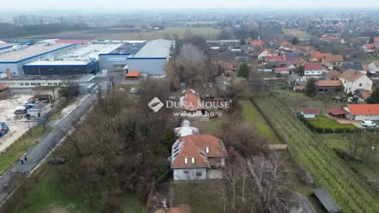 Telek eladó ikerház építésére alkalmas 75nm ház 2500nm telekkel