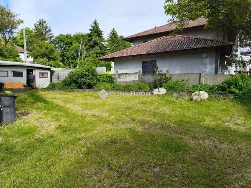 Pilisszentkereszt 160nm-es téglaépület 1600nm-es telken eladó