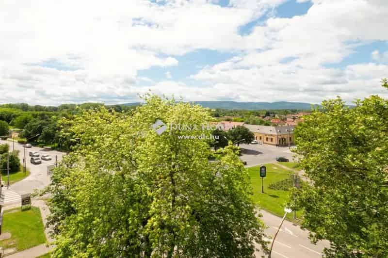 Váci panorámás 2 szobás teraszos lakás eladó