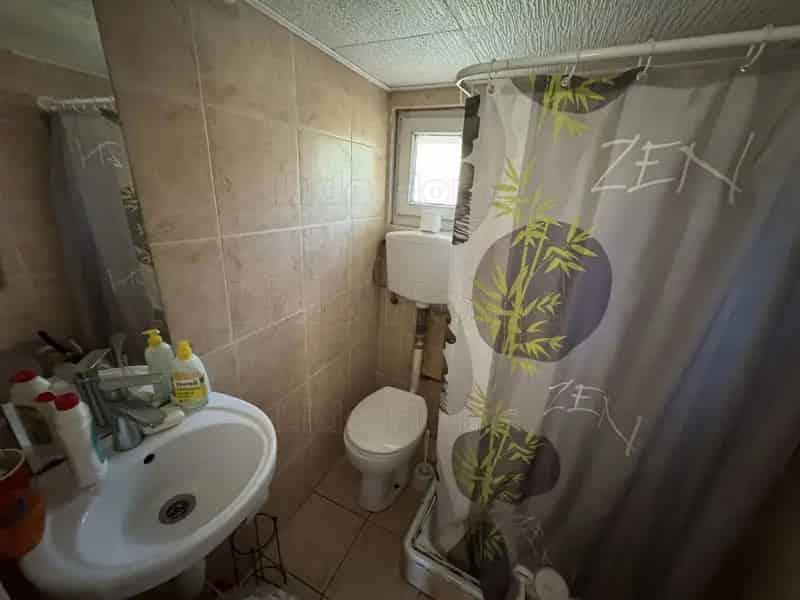 Balatonkenesei faház eladó - 2 szoba, gyümölcsös kert