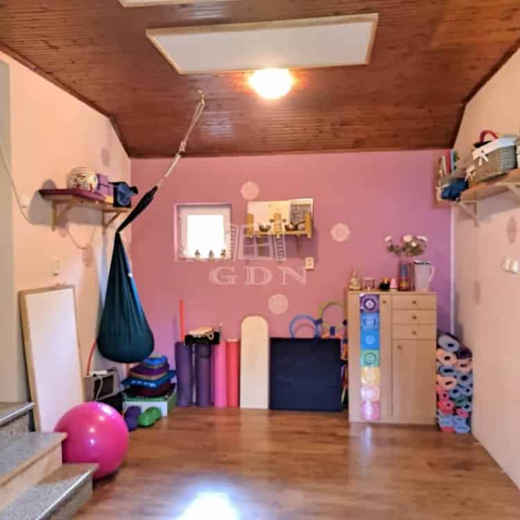 Balatonkenesei családi ház eladó - csendes zöldövezet