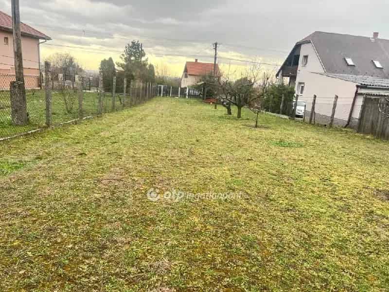 Győrújbarát 2498 nm-es Telek Eladó