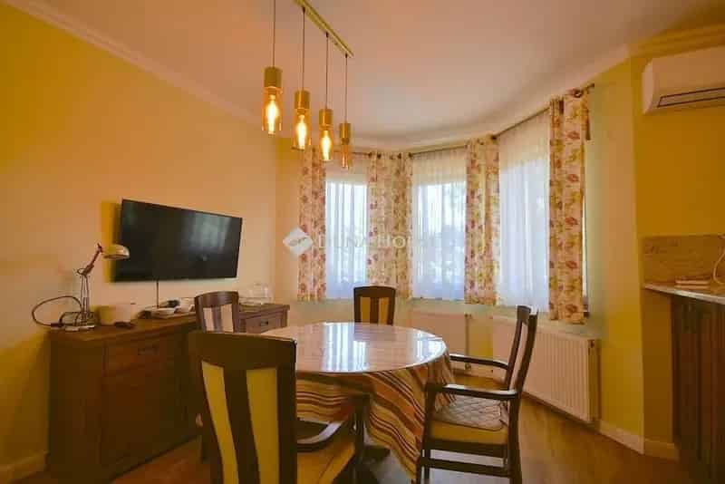 300 m2-es elegáns családi ház Érden kerttel eladó
