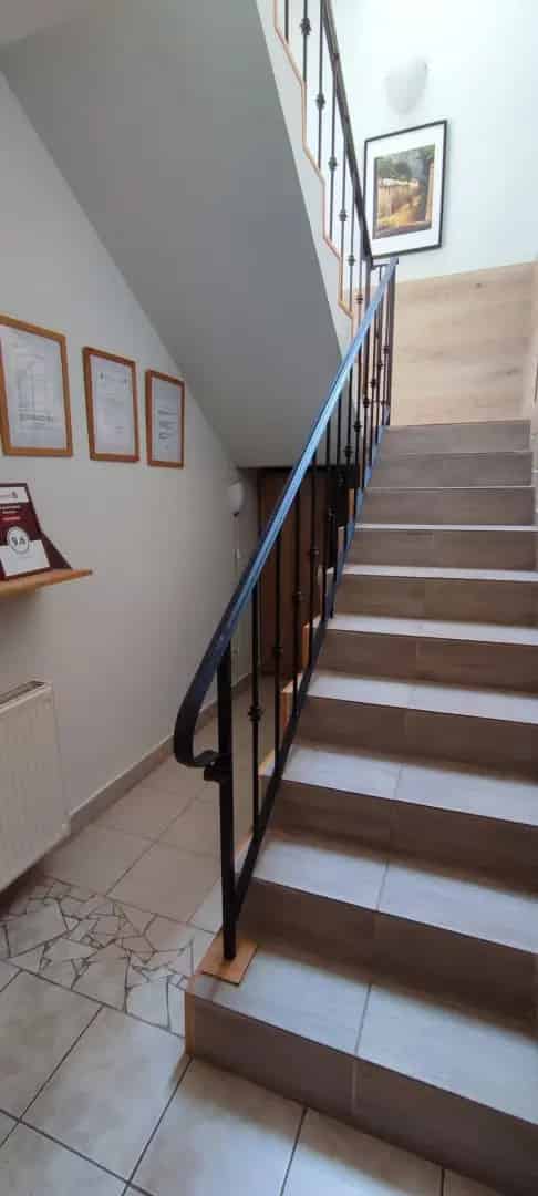 Eladó Apartmanház Komáromban 7 Apartmannal Bevezetett Üzlettel