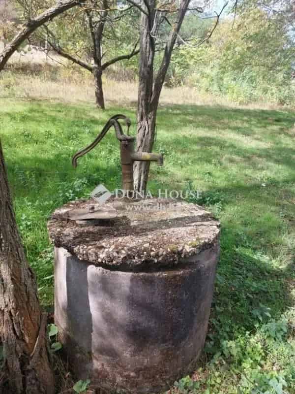Zöldövezeti panorámás építési telek Esztergomban