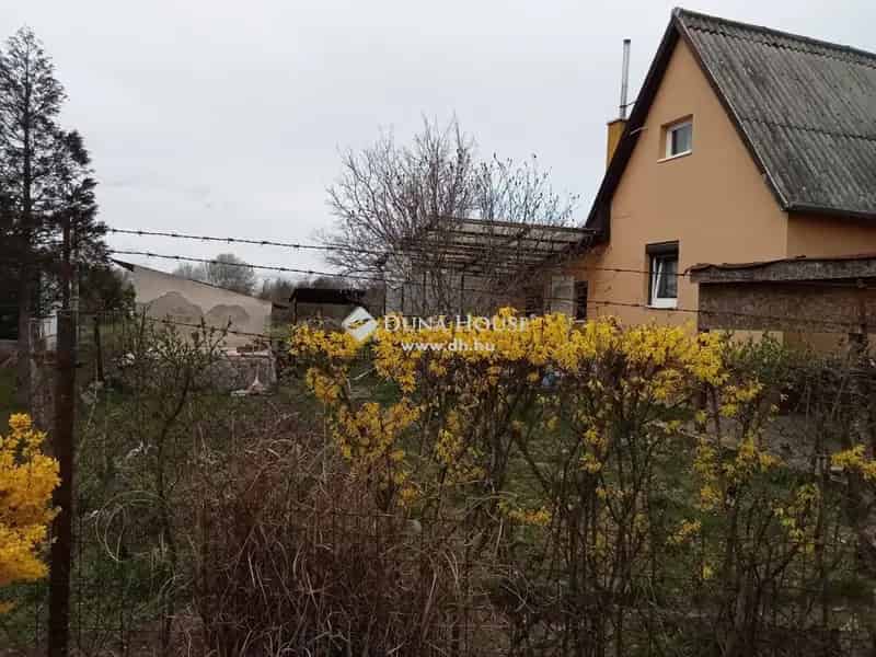 Felújított ház eladó Majki tó közelében