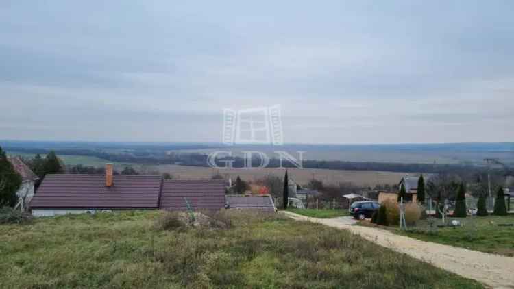 Csór Iszkaszőlőhegy 983m2-es Panorámás Zártkerti Telek Eladó
