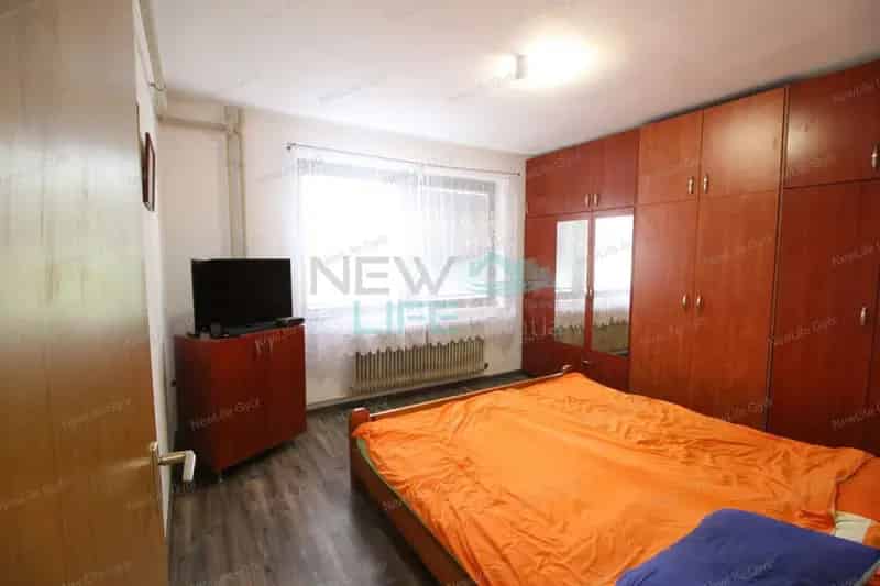 Győrújbarát Felújított Családi Ház 205 m2 2 Garázzsal