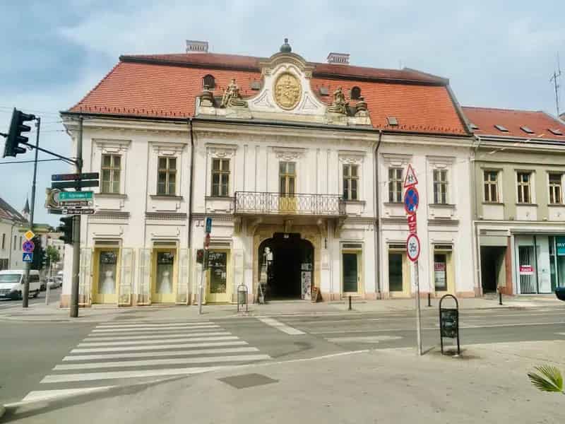 Veszprém Belváros Kapuváry ház 3 önálló egységre osztható ingatlan eladó