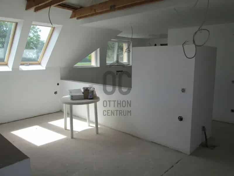 Balatoni Lovistallo Elado 6 Boxal 220m2 Lakassal