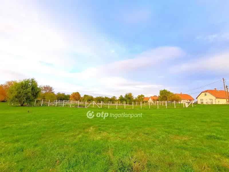 Besenyszög 802 m2-es Telek Panorámás Kilátással