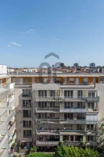 Budapest VIII kerületi eladó penthouse lakás 39nm 2 szoba terasszal