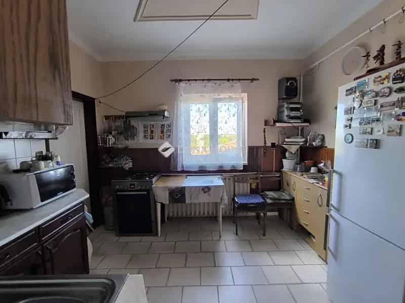 Pácson eladó családi ház 99nm garázzsal