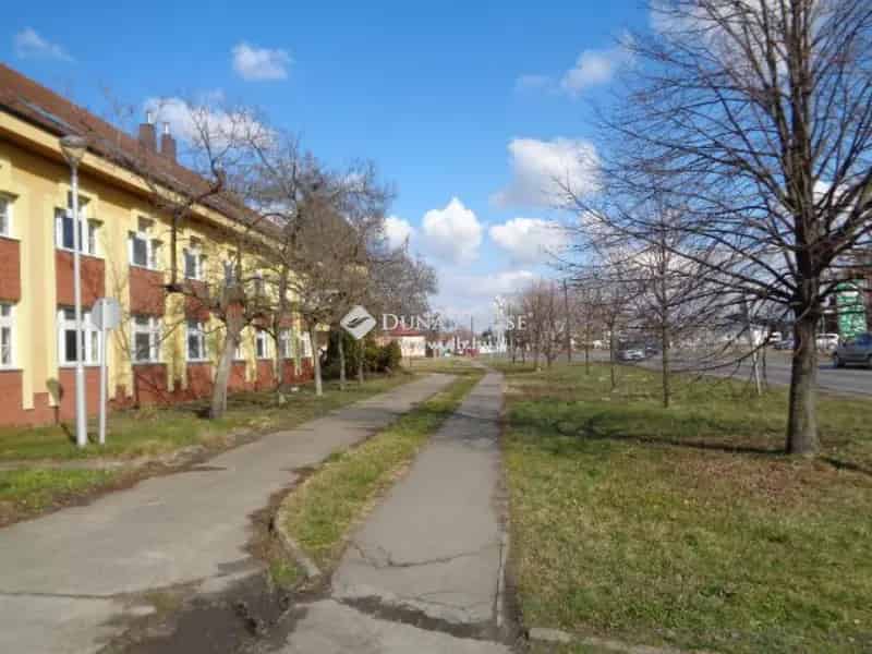 Kalocsai befektetés: Nagy telek többfunkciós épülettel