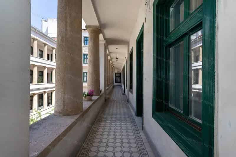 Luxuslakás eladó V kerületben 80m2 2 hálószoba erkély