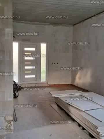 Váci panorámás, zöldövezeti családi ház eladó