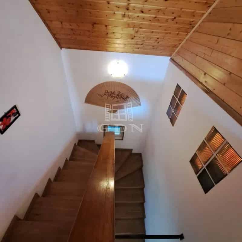 Balatonkenesei családi ház eladó - 120 m2, 720 m2 telek, faház, medence