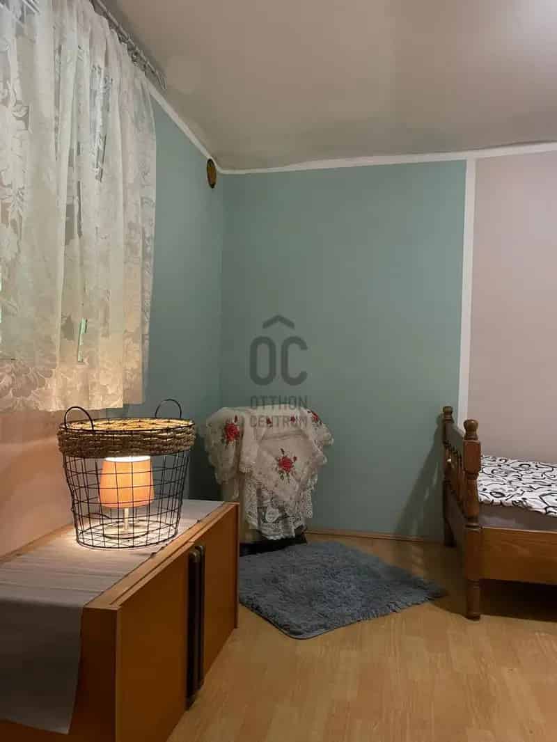 2 Faház eladó Pincehelyen szőlővel és gyümölcsfákkal