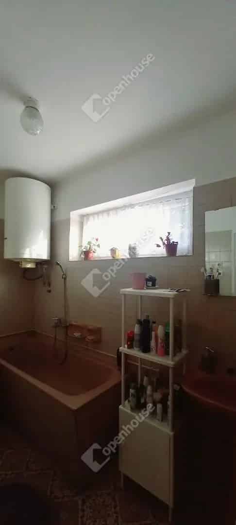Pápai családi ház eladó 1121nm-es telken garázzsal