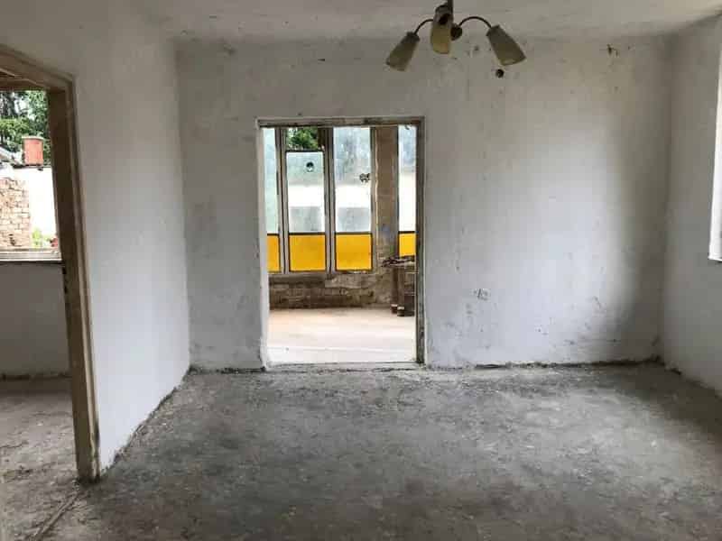 Felujitando ikerhaz fele Keszthelyen strand kozelben