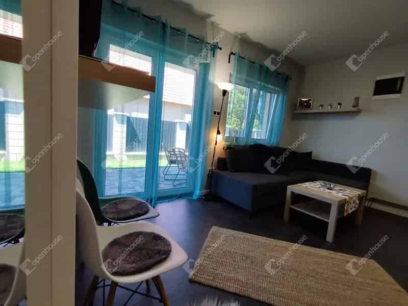 Siófok Szabadifürdőn eladó 150 nm-es családi ház 3 apartmannal medence szaunával
