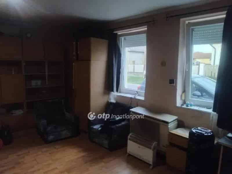 Felujítandó családi ház Tégláson 510 m2-es telken