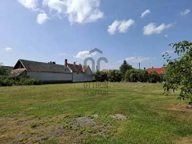 Nemeskoltai eladó telek 1925 m2 összközműves családi ház építésére