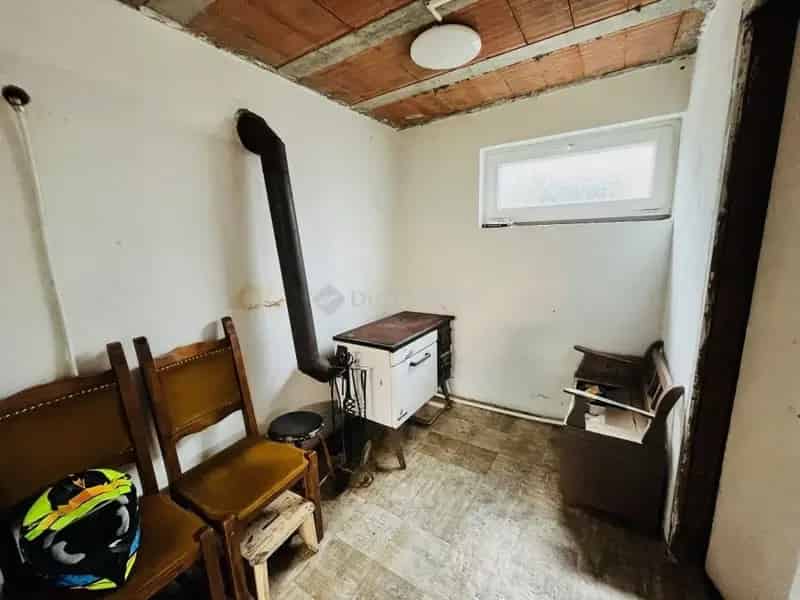 Balástyán, 3 szintes téglaház 3103 nm-es telken eladó