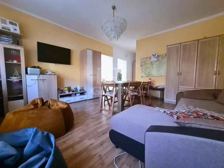 Kivételes családi ház Válban eladó - 230m2, napelem, többgenerációs