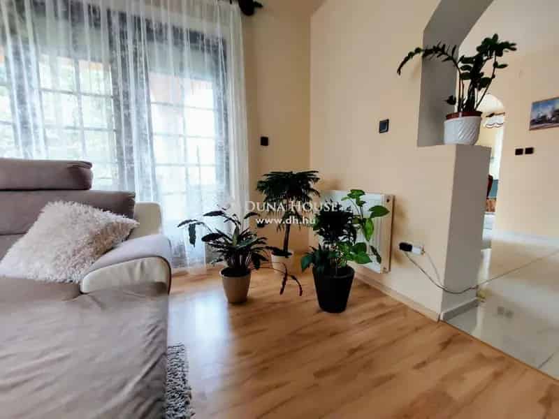 Rádón 180m² családi ház eladó - 6 szoba, parkos kert, patakpart